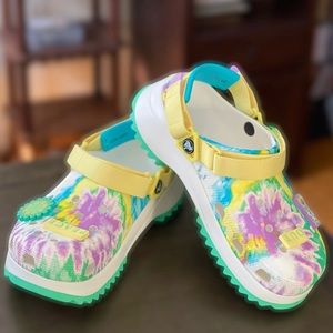 NWT Crocs Classic Hiker “Peace Out” All Terrain Clogs in Tie Dye - Woman’s 10